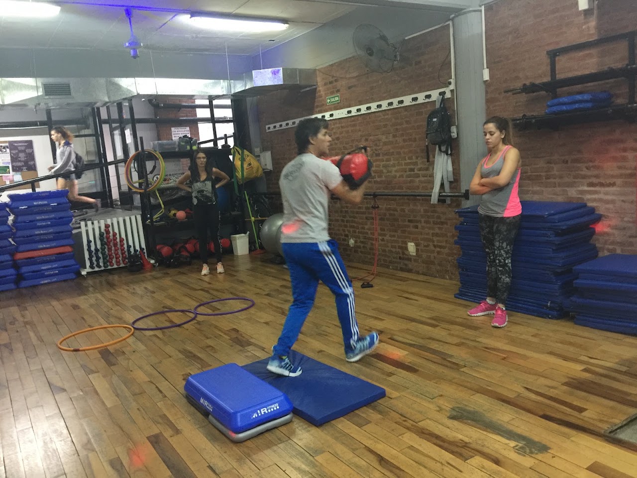 Clase funcional en el gimnasio Gabriel Taborin, Villa Urquiza