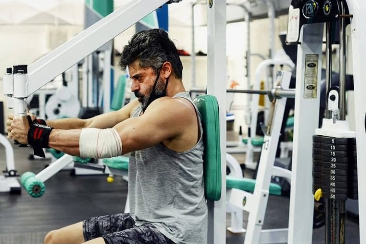 Socio entrenando en el gimnasio Gabriel Taborin